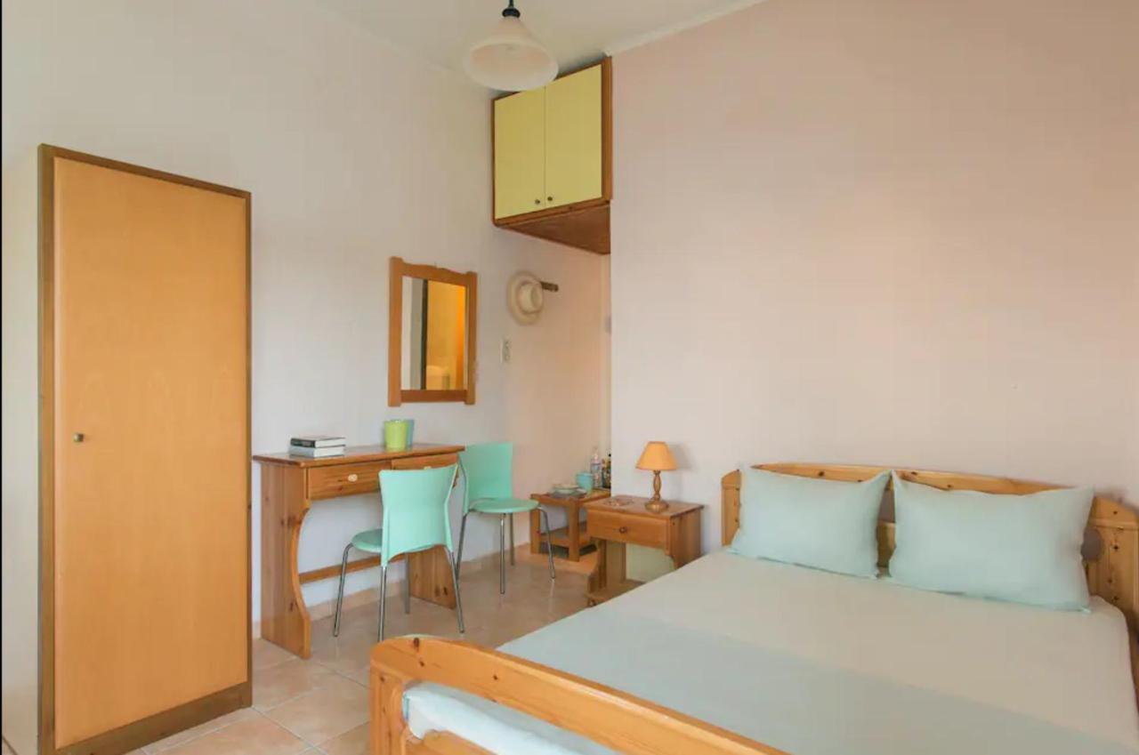 Orange Room Adamantas  Exterior photo